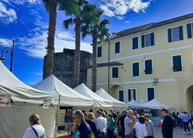 Grande successo a Laigueglia per il “Salto dell’acciuga”, tra letteratura, musica e sapori...